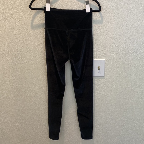 EUC Beyond Yoga Velvet Leggings S Black - Picture 8 of 10